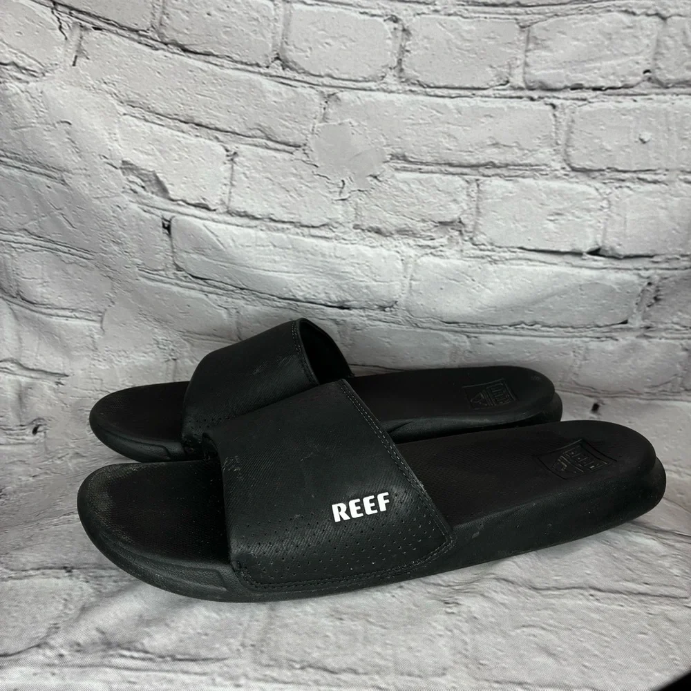 Reef Men’s Black Slide Summer Poolside Vacation Sandals White Logo Size 11 AS IS
